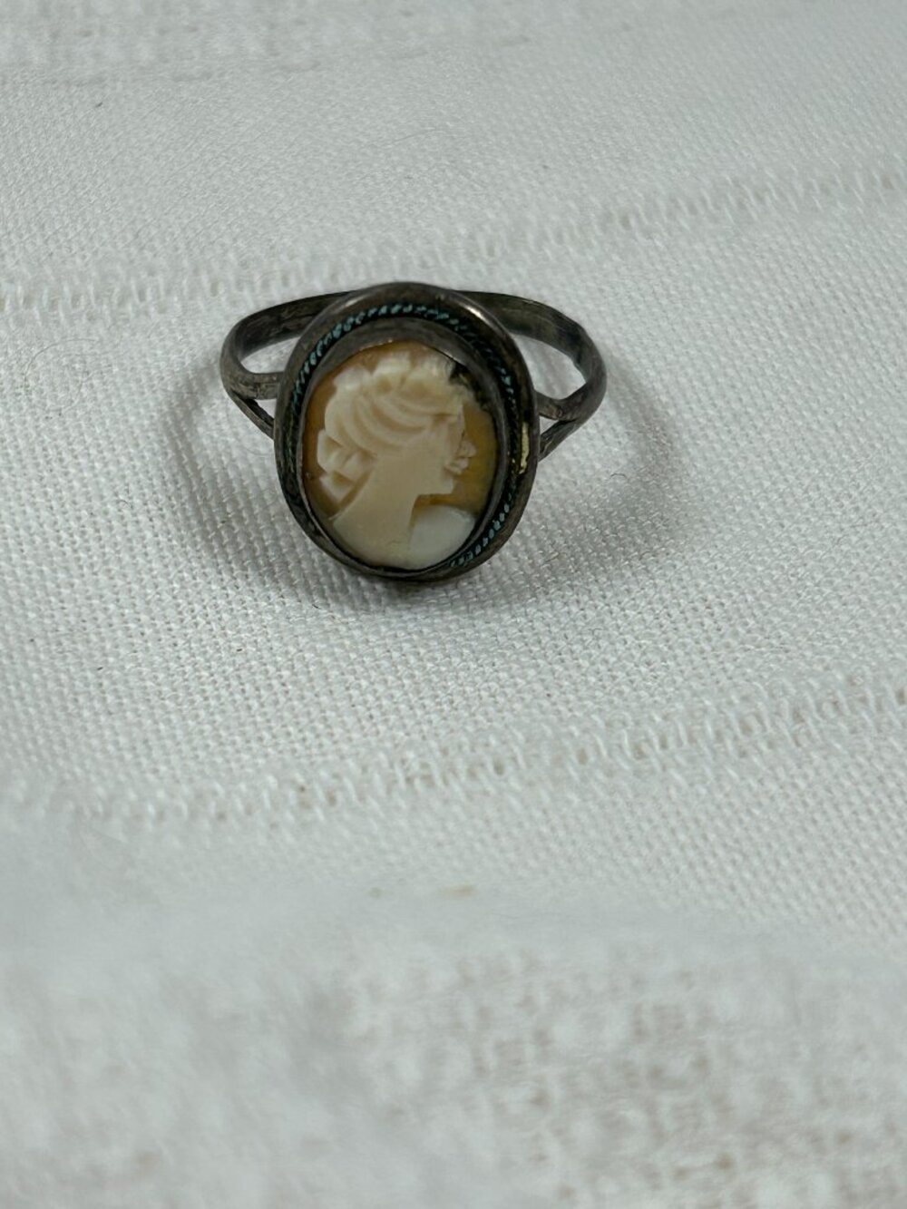 Vintage Cameo Ring - Pre-owned